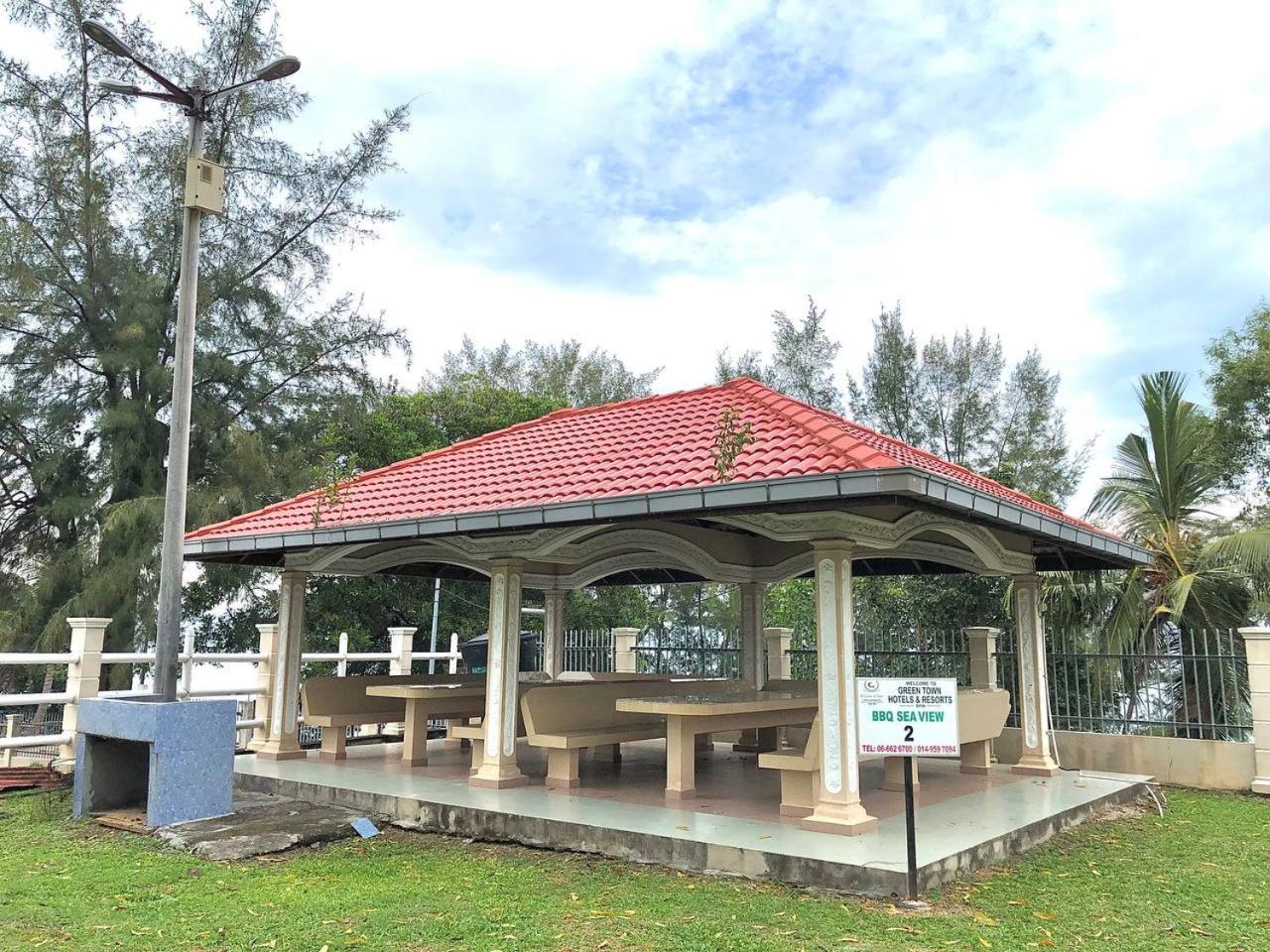 Green Town Hotel And Resort Port Dickson Exterior photo