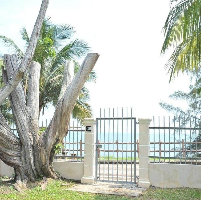 Green Town Hotel And Resort Port Dickson Exterior photo